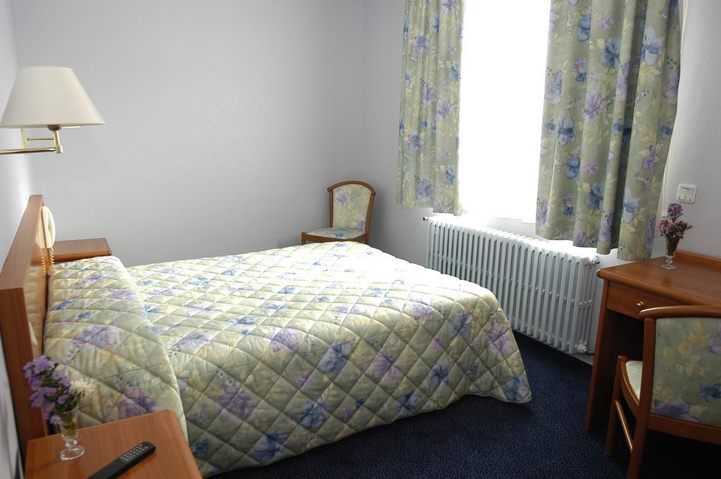 Contact Hotel De France Contres-Beauval-Cheverny Le Controis-en-Sologne الغرفة الصورة